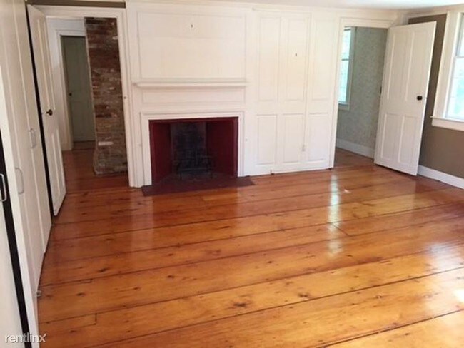 Building Photo - 391 Dedham Ave
