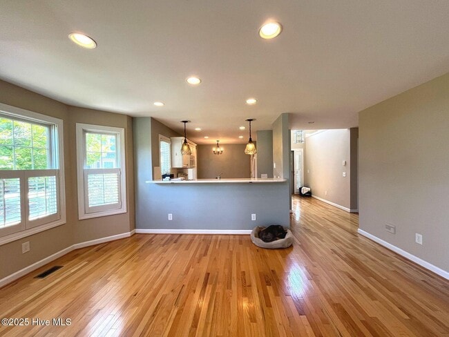 Building Photo - 150 Starland Ln