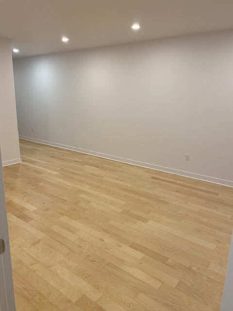 Photo du bâtiment - 5491 Av. Victoria