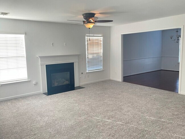 Building Photo - 3215 Lauderdale Ln