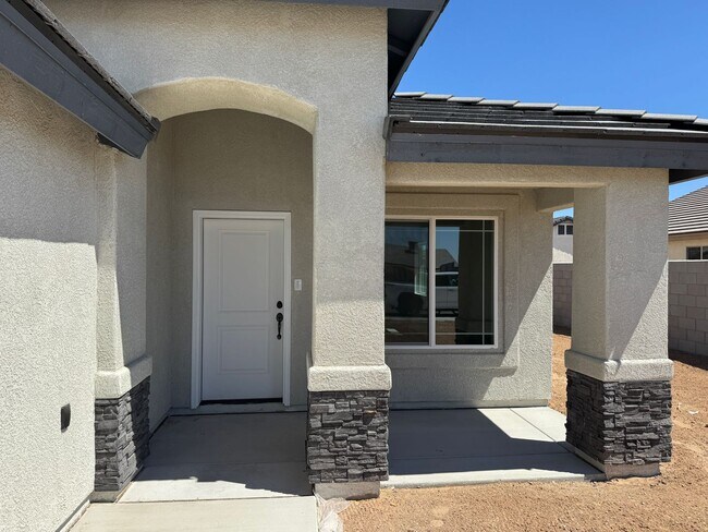 Foto del edificio - Newer San Luis Three Bedroom Home