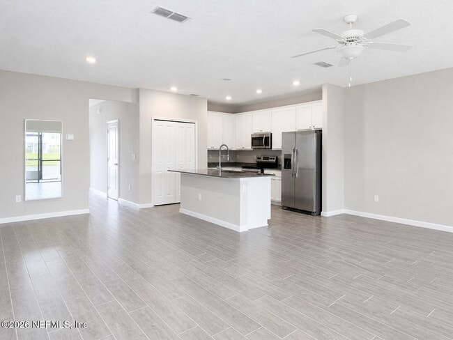 Building Photo - 12835 Josslyn Ln