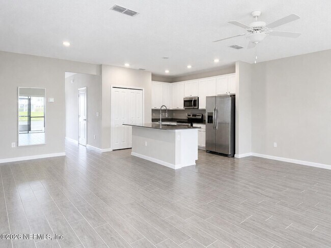 Foto del edificio - 12835 Josslyn Ln
