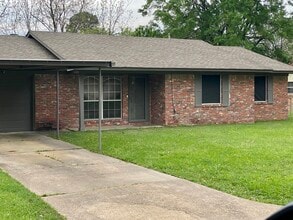 Building Photo - 4010 Honeysuckle Ln