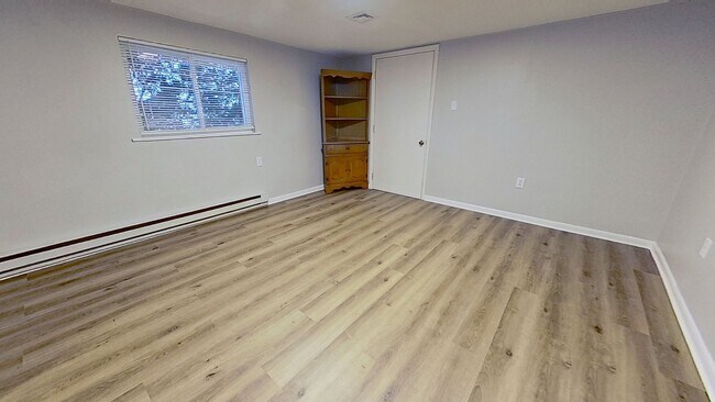 Building Photo - Apartment