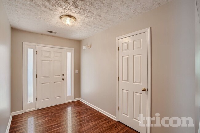 Foto del edificio - 515 Plantation Creek Dr