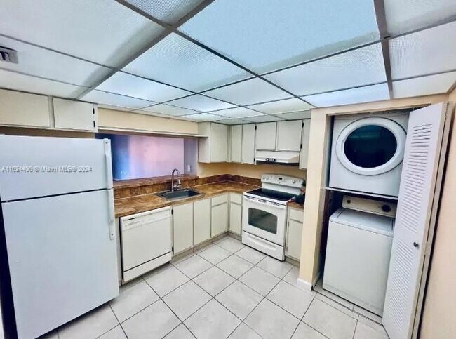 Foto del edificio - 1800 W 54th St