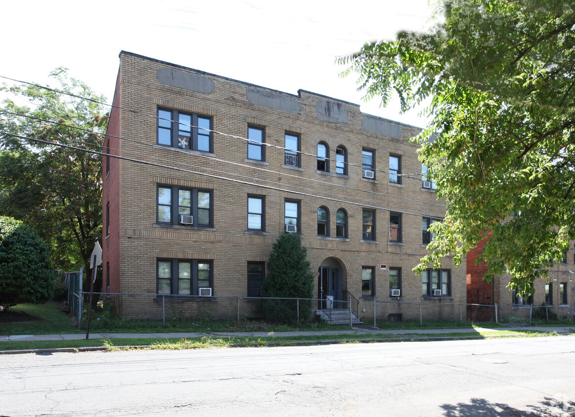 Building Photo - 129 Putnam St