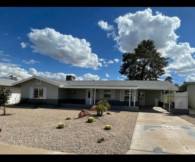 Building Photo - 6825 E Earll Dr