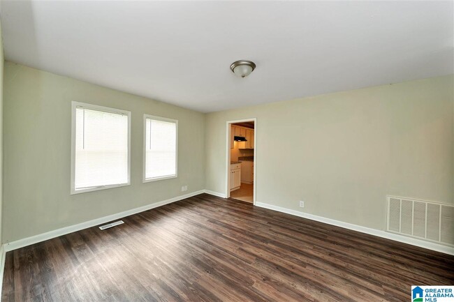 Building Photo - 7152 Glass Dr