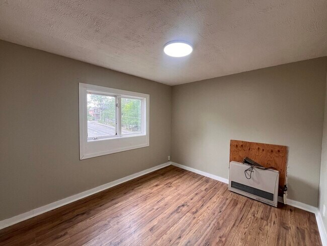 Photo du bâtiment - 1 Bedroom + Den Unit for Rent – $1,549/month (plus utilities)