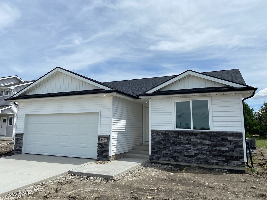 Foto principal - Luxury Newer Construction Home with Attach...