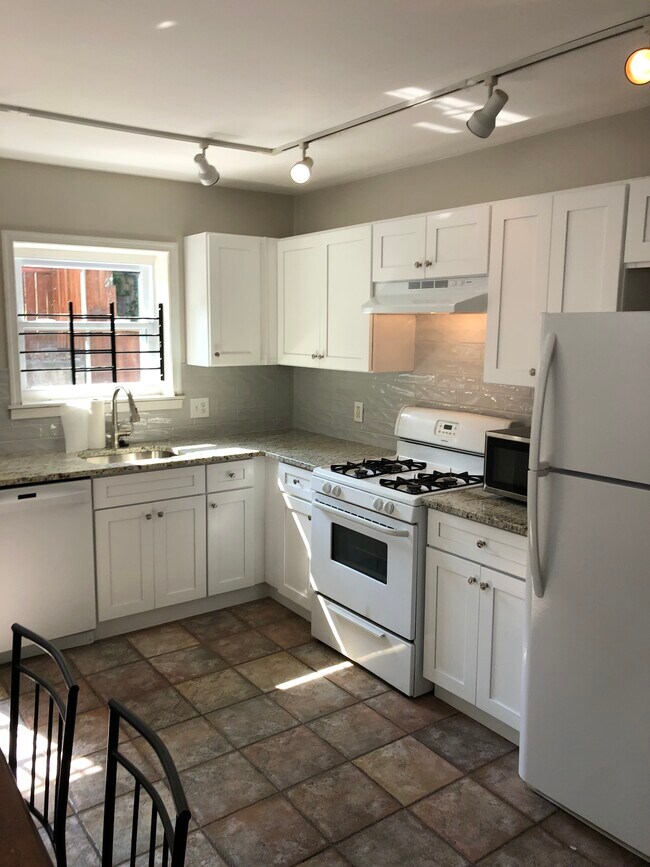 Cocina nueva - 412 N 31st St