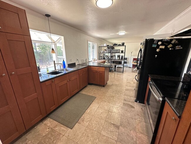 Building Photo - 4 Bed 4 Bath W/ Pool In Danville - Greenbrook