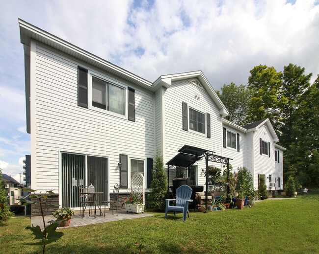 Building Photo - Foundry Street Townhouses