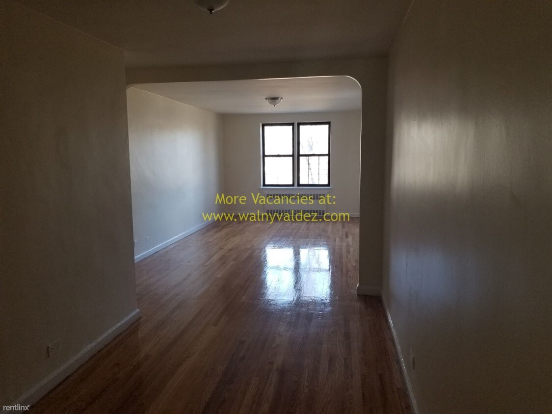 Foto principal - 316 E Mosholu Pky S