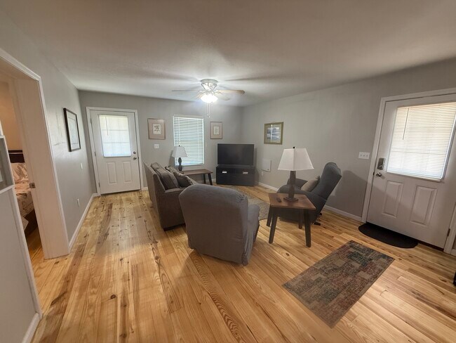 Foto del edificio - 80 Redwood Ln