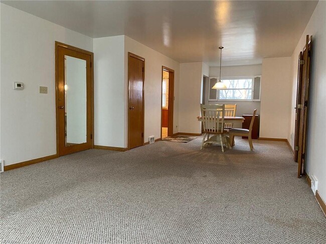 Building Photo - 1706 Tanglewood Dr