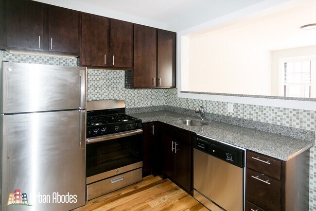 Building Photo - 4419 N Wolcott Ave