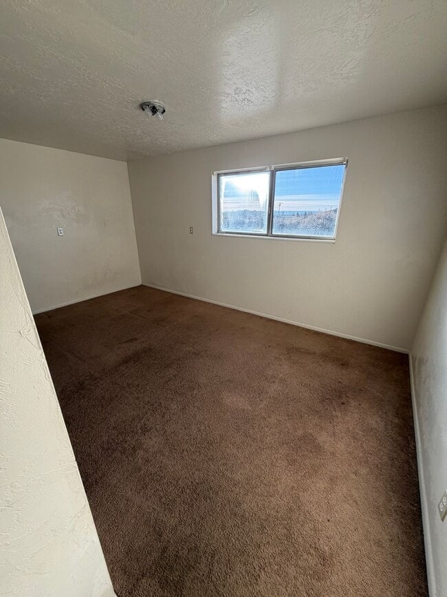 Building Photo - CS-1070/1080 E 800 N Bookcliff Apartments