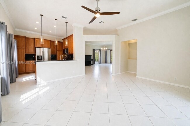 Building Photo - 717 Tanglewood Cir