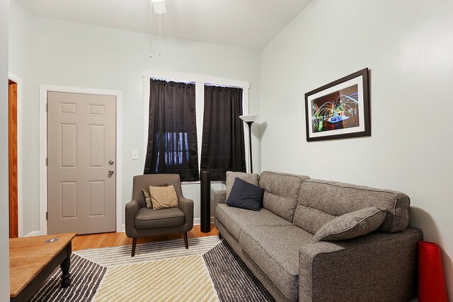 Foto principal - 1247 N Cleaver St