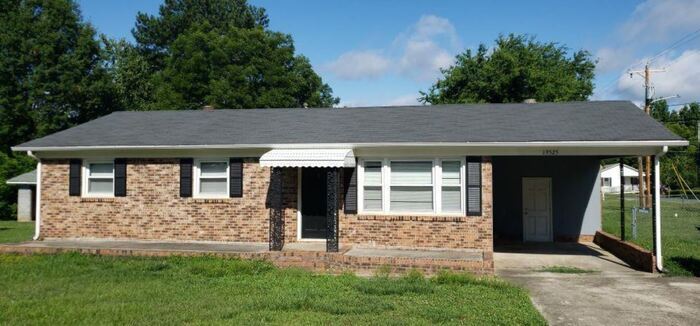 Primary Photo - 19525 Smithville Ln