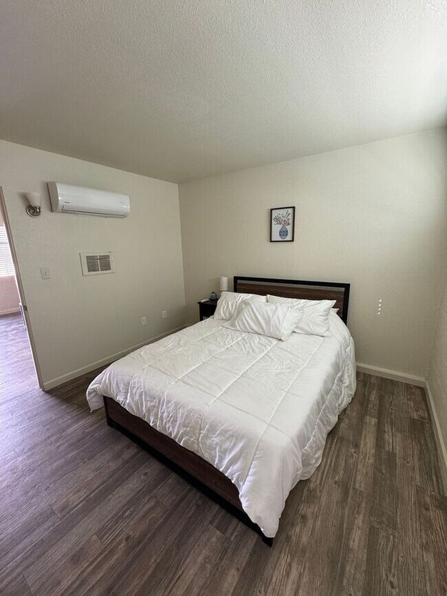 Foto del edificio - 4302 E Bellevue St