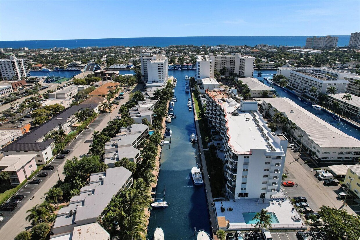 Foto principal - 3051 NE 48th St