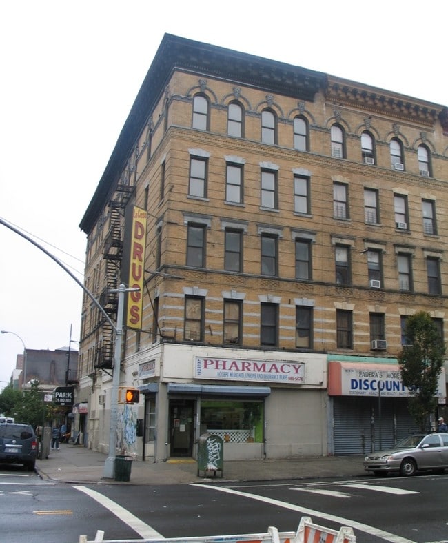 Primary Photo - 553 E 137th St