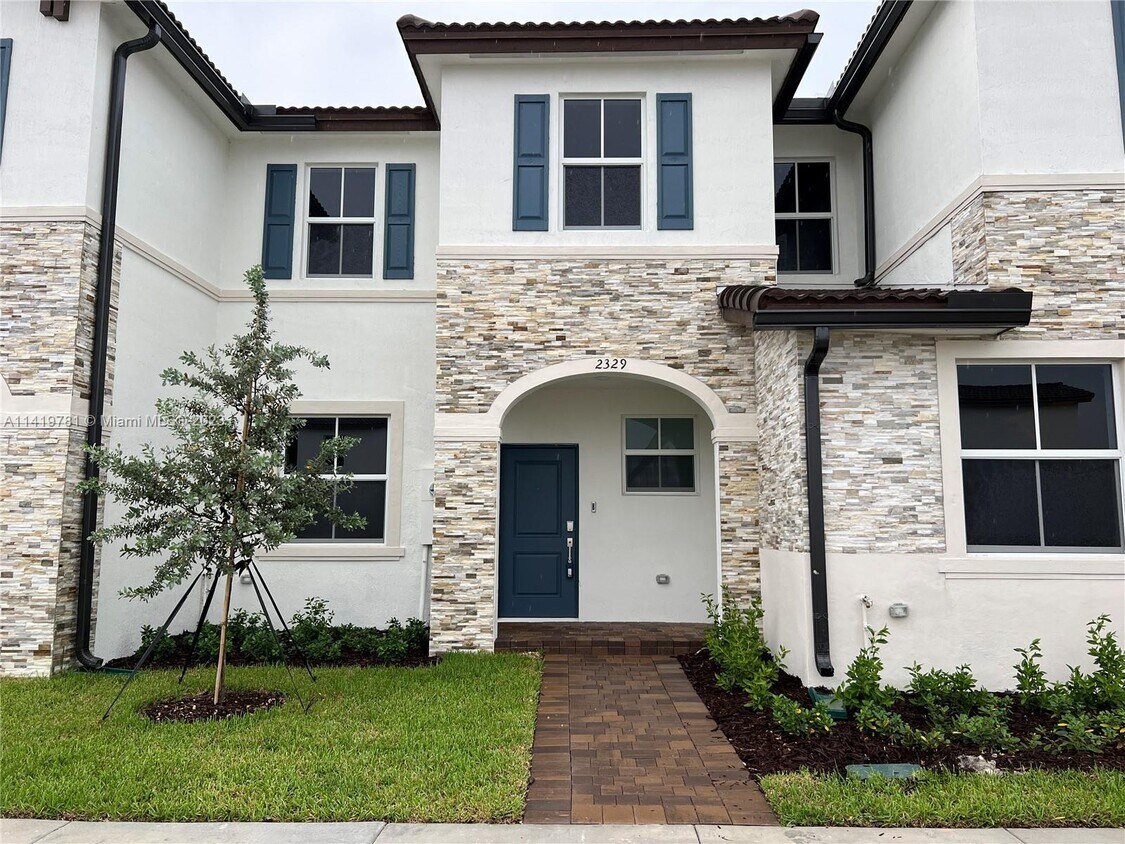 Foto principal - 2329 NW 122nd St
