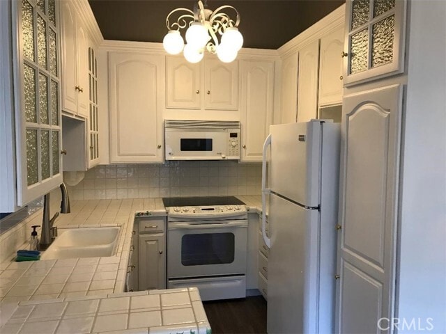 Foto del edificio - 5945 Armaga Spring Rd