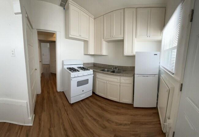 Foto del edificio - 643 E 7th St