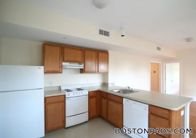 Building Photo - 881 Massachusetts Ave