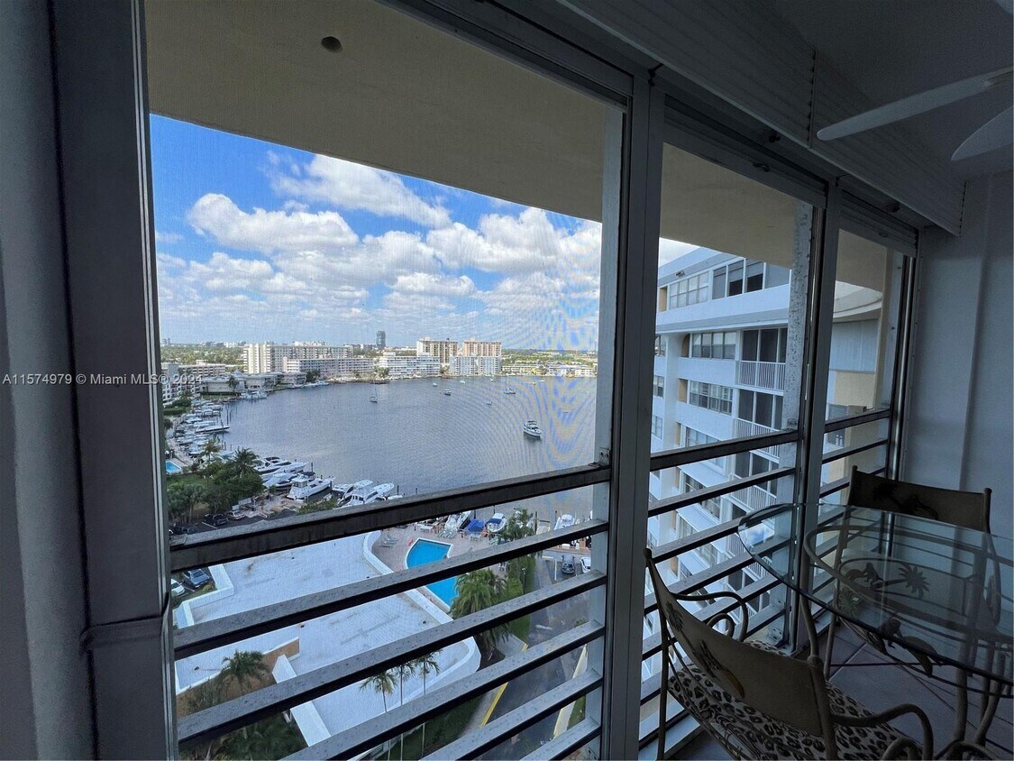 Foto principal - 100 Golden Isles Dr