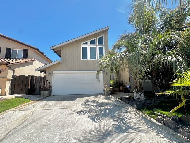 Building Photo - $1,000 OFF FIRST MONTH RENT !!! BEAUTIFUL FURNISHED LAKE VIEW PROPERTY READY FOR RENT!!