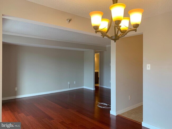 Foto del edificio - 7401 Westlake Terrace