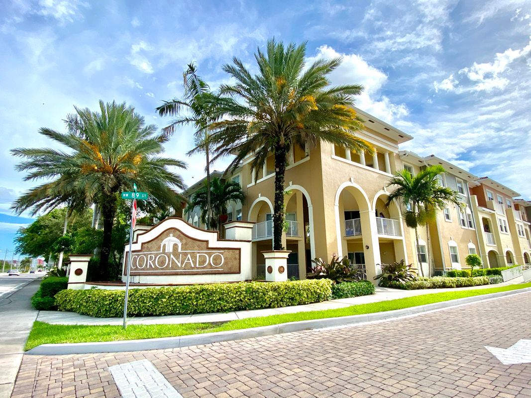 Foto principal - 8899 NW 107th Ct