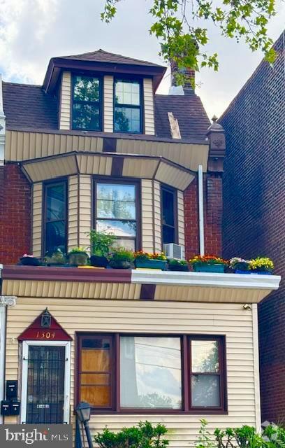 Building Photo - 1304 Harrison St