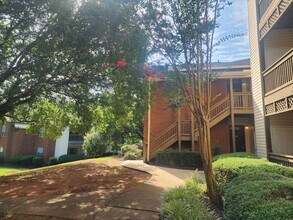 Building Photo - 121 Wexford Dr