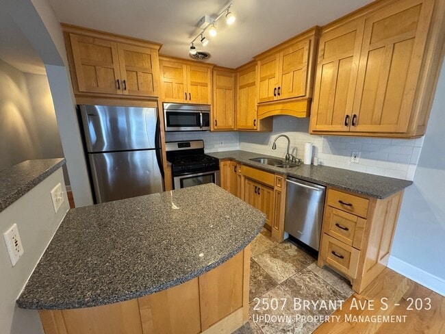 Foto del edificio - 2507 Bryant Ave S