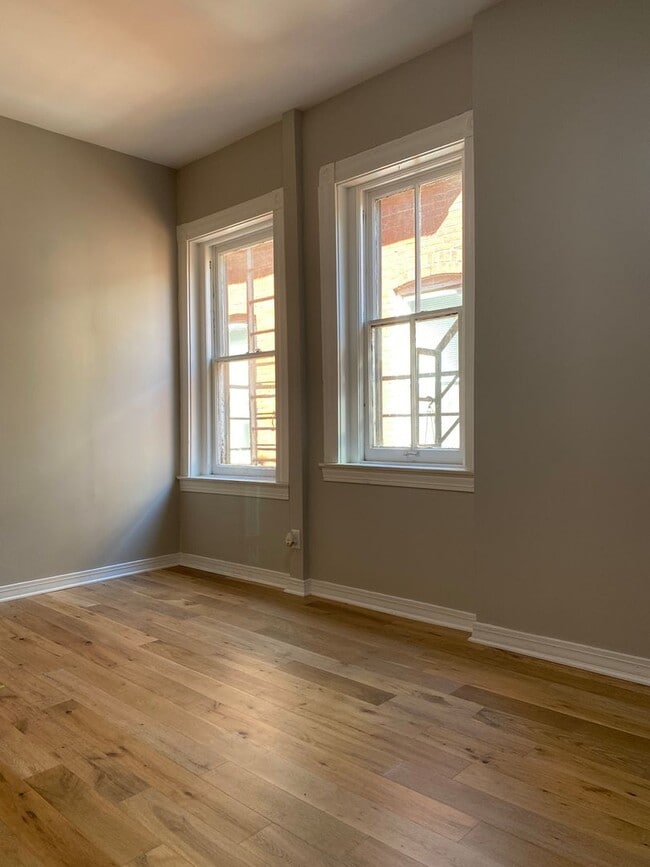 Building Photo - 212 W Lee St