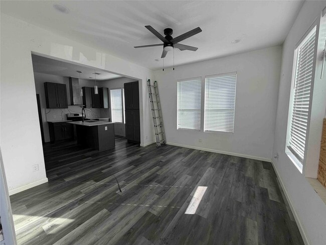 Foto del edificio - 2404 Burkett St.