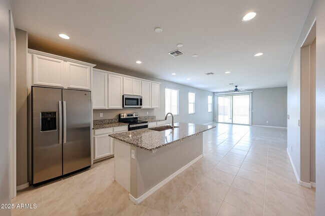 Foto del edificio - 24167 W Whyman Ave