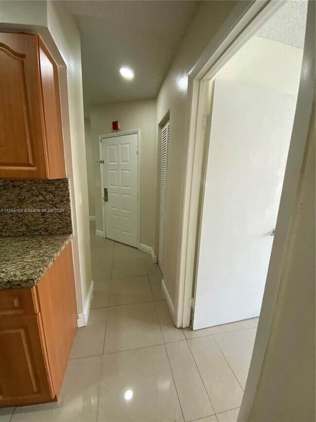 Foto del edificio - 18312 NW 68th Ave
