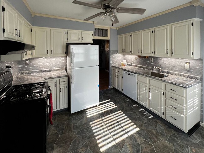 Foto del edificio - Security Deposit Special - Move-in by 02/2...