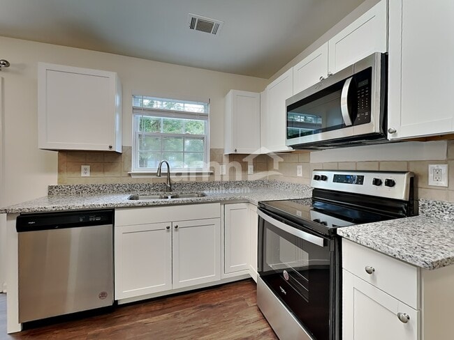 Building Photo - 113 Ridgebrook Way