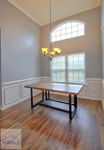 Building Photo - 452 Huntington Dr