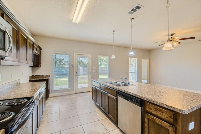 Building Photo - 922 Abigale Lane