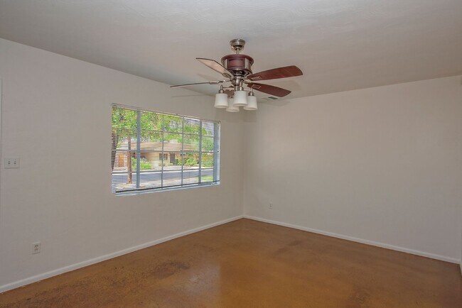 Foto del edificio - 4456 E Campbell Ave